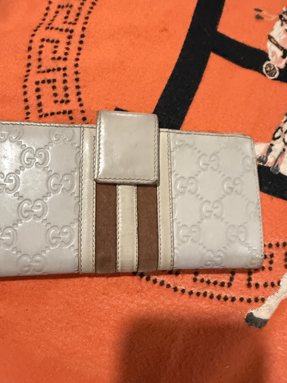 Gucci White Leather Continental Wallet with Brown Stripe Detail - Picture 6 of 7